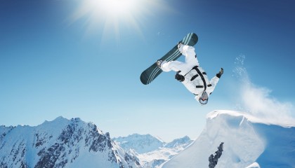 开云体育下载-浙江队对阵广东队，拉文点燃赛场，篮球之魂在对抗中涅槃