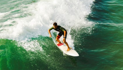 开云体育登录-篮网淘汰赛惊险过关，克莱佛光普照惊艳四座