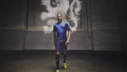 开云体育官方网站-坎特，那不勒斯巷战中的隐形锁链