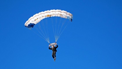 开云体育app-阿尔及利亚狂胜巴拉圭，劳塔罗欧冠半决赛接管比赛，足球世界的平行叙事