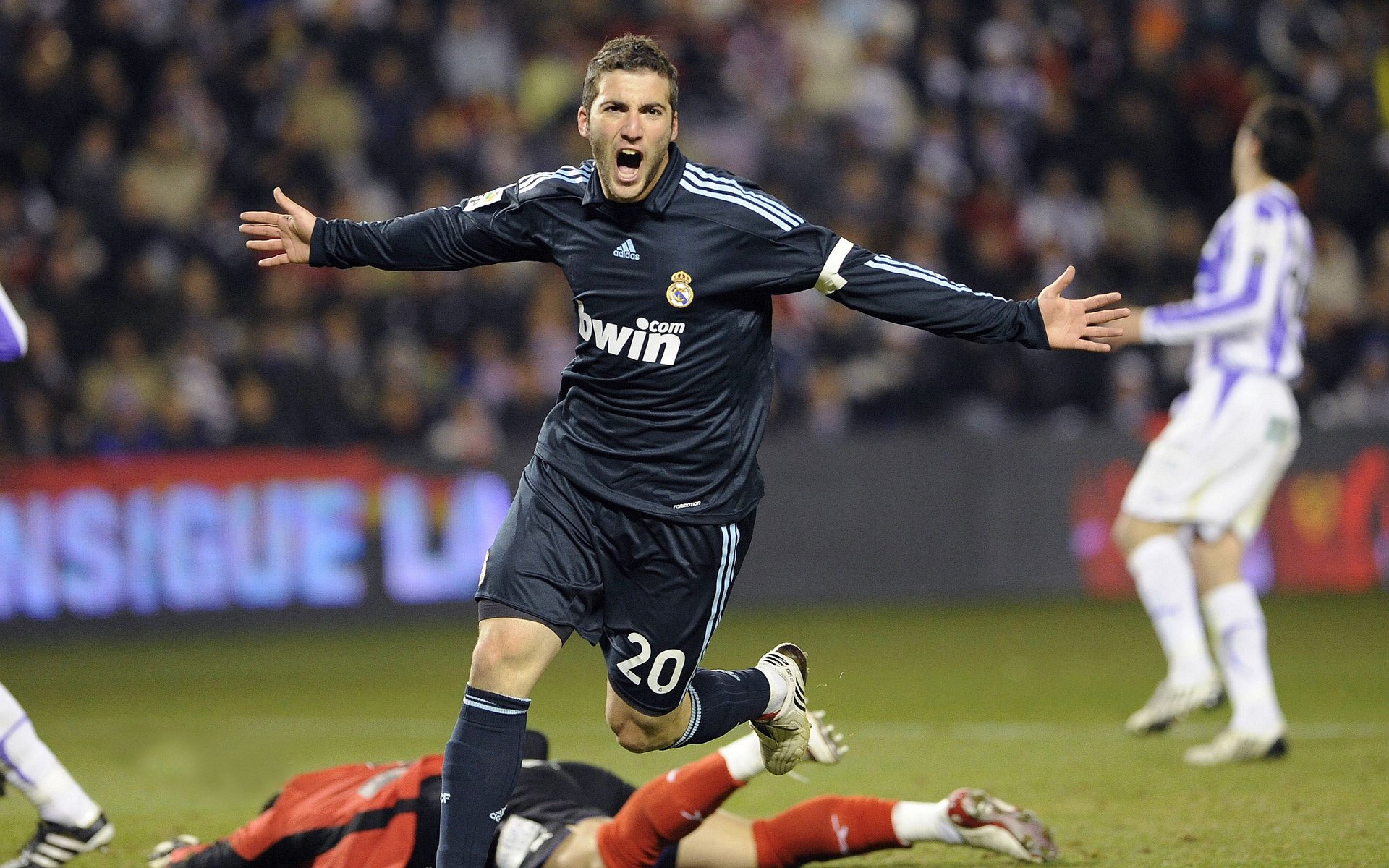 玻利维亚狂胜马里,伊萨克成为关键先生,足球如何成为第三世界的呐喊