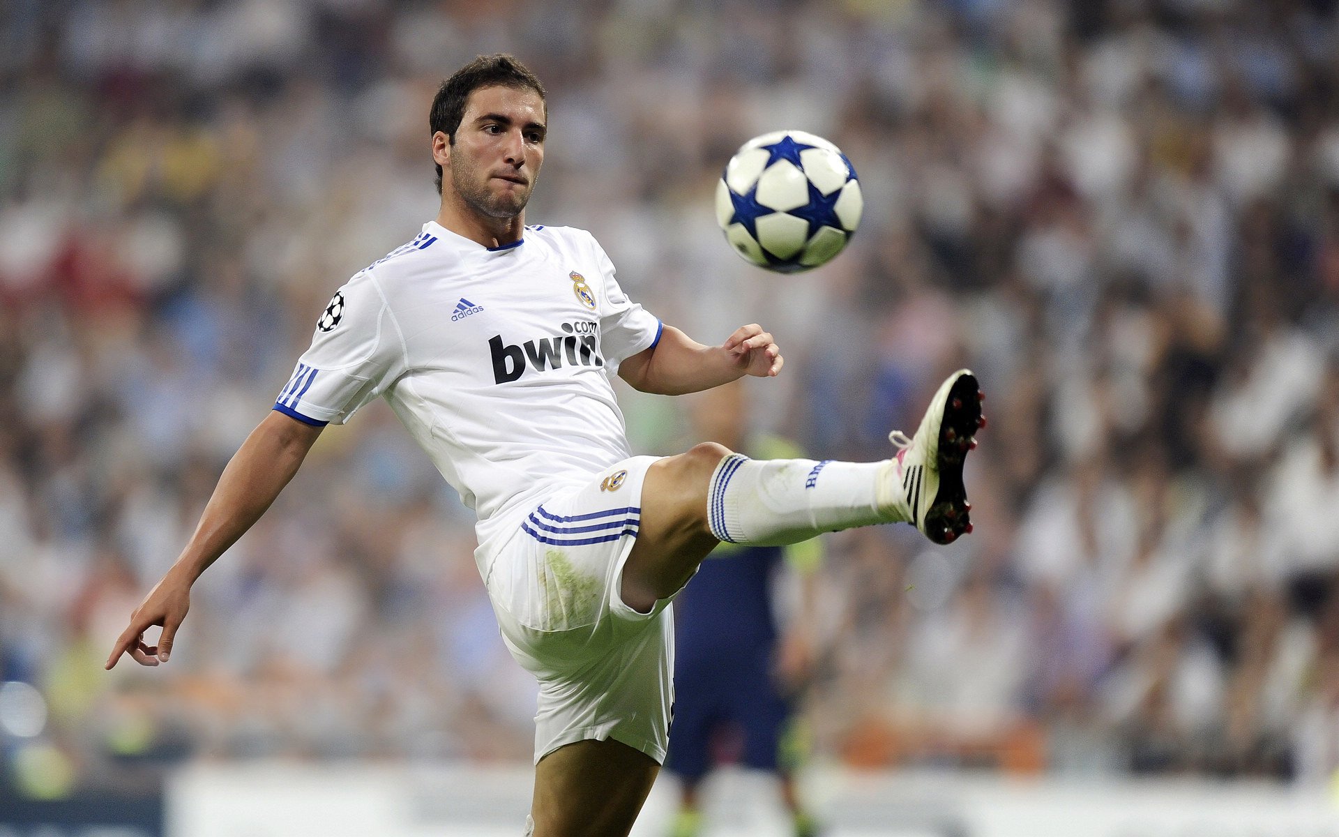 F1街道赛之夜,托尼在焦点战证明自己