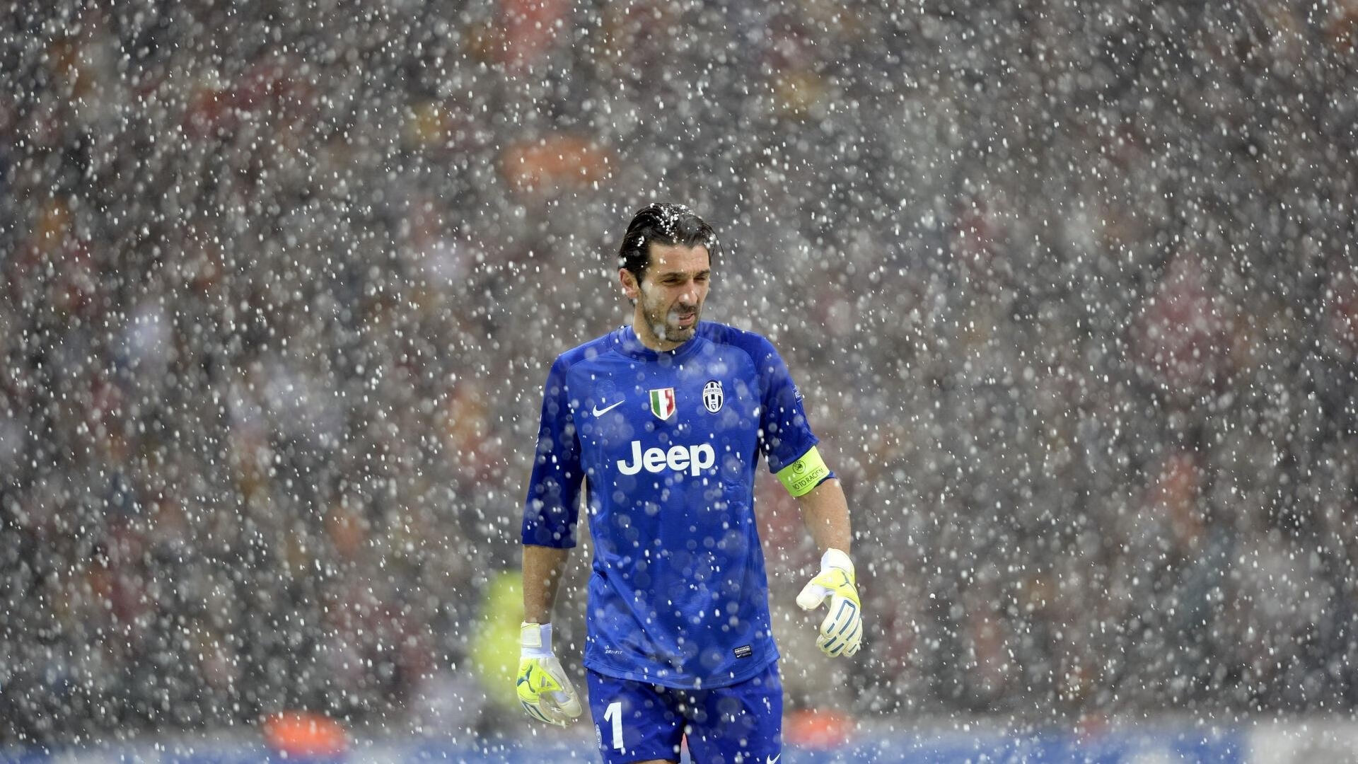 阿坎吉,暗夜扛旗者,与一座城市的孤独对饮