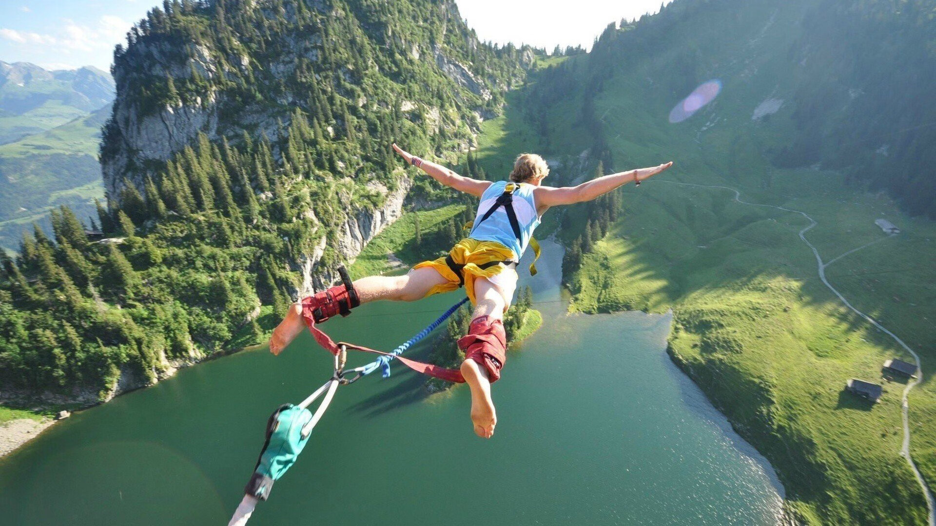 钢铁洪流碾过桑巴舞步，捷克军团以全攻全守之姿，在2026世界杯C组关键战中压碎五星巴西